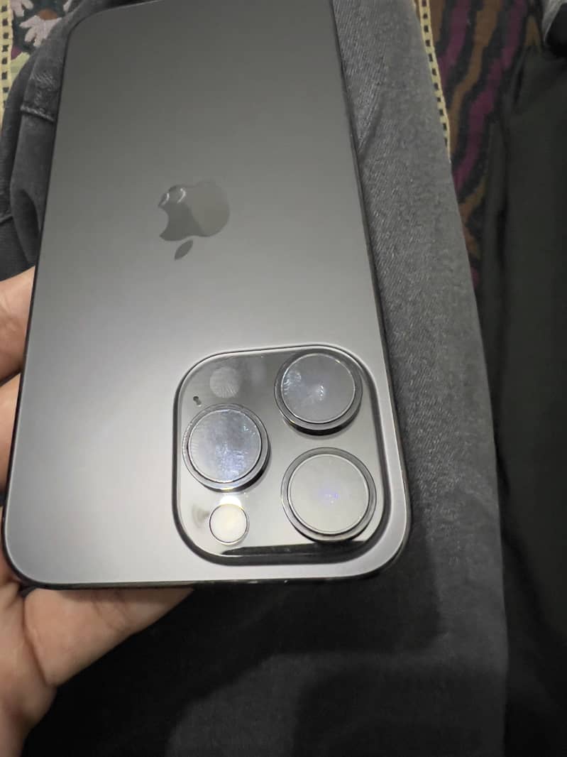 Apple iPhone 14 Pro Max 1