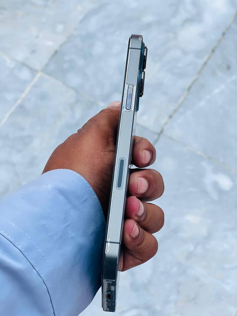Apple iPhone 13 Pro Max 3