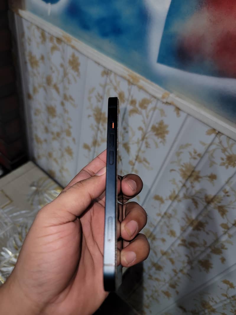 Apple iPhone 13 3
