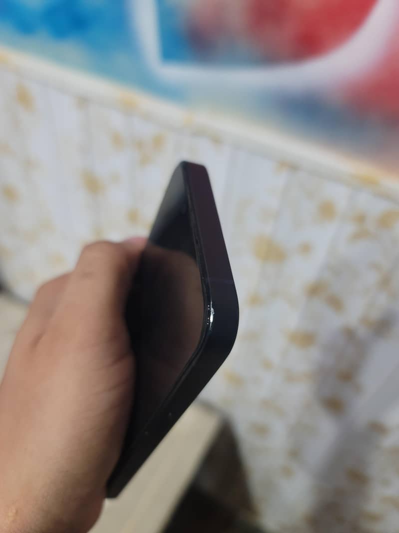 Apple iPhone 13 4