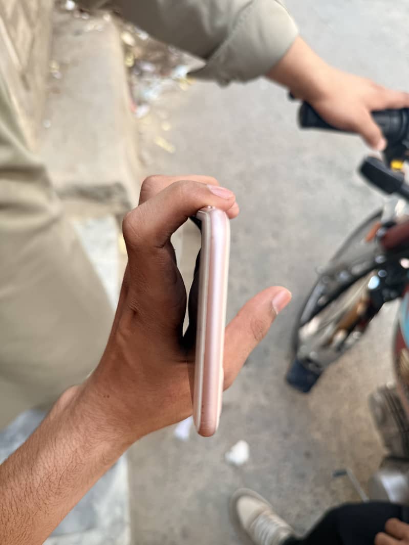 Apple iPhone 7 Plus 1