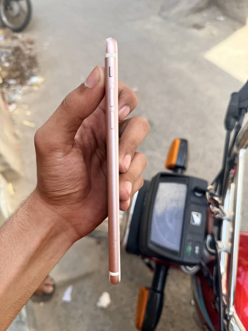 Apple iPhone 7 Plus 3