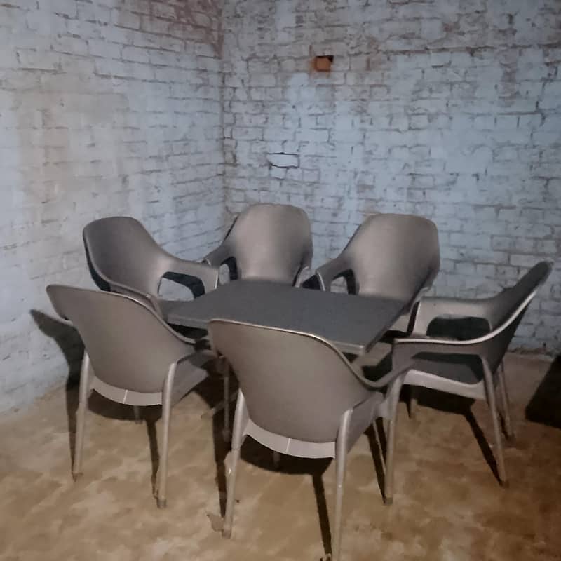 8 Chairs 2 Table 0