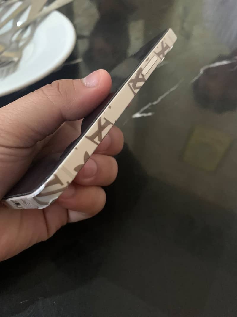 Apple iPhone 12 mini 4