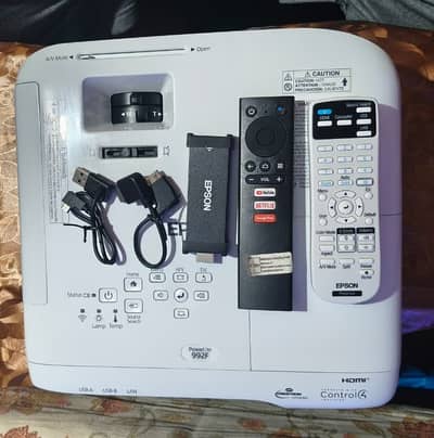 New Epson PowerLite 992F Projector + Epson 4k Tv stick + 17000 Hours