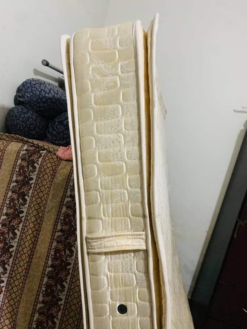 mattress 0