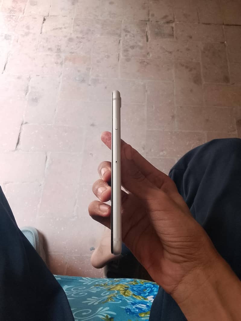Apple iPhone 8 4