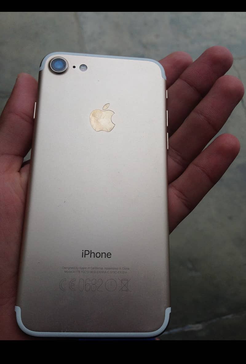 Apple iPhone 7 0