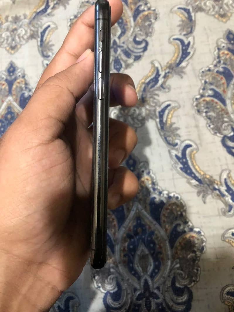 Apple iPhone X 3