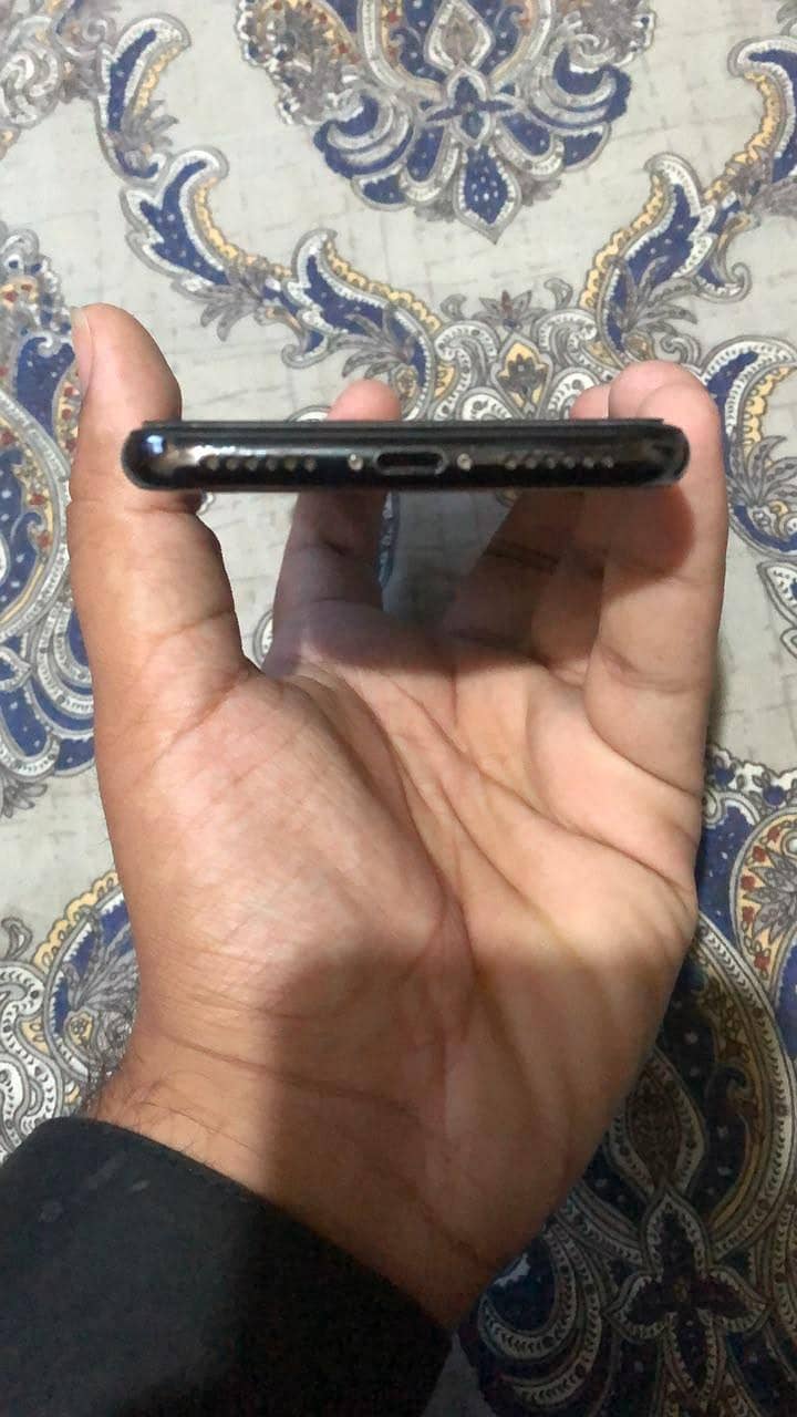 Apple iPhone X 5