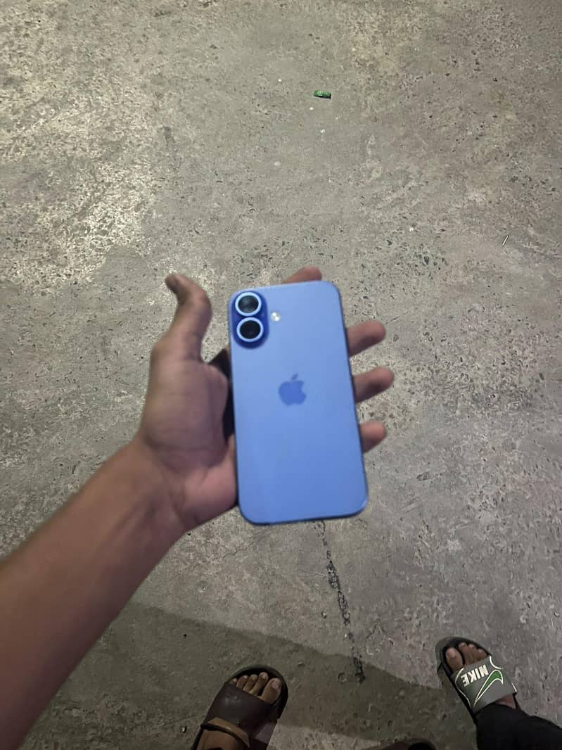 Apple iPhone 16 0