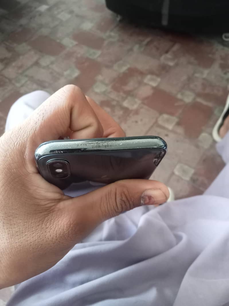 Apple iPhone X 3