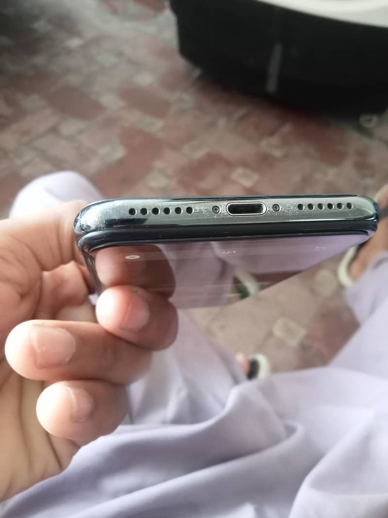 Apple iPhone X 5