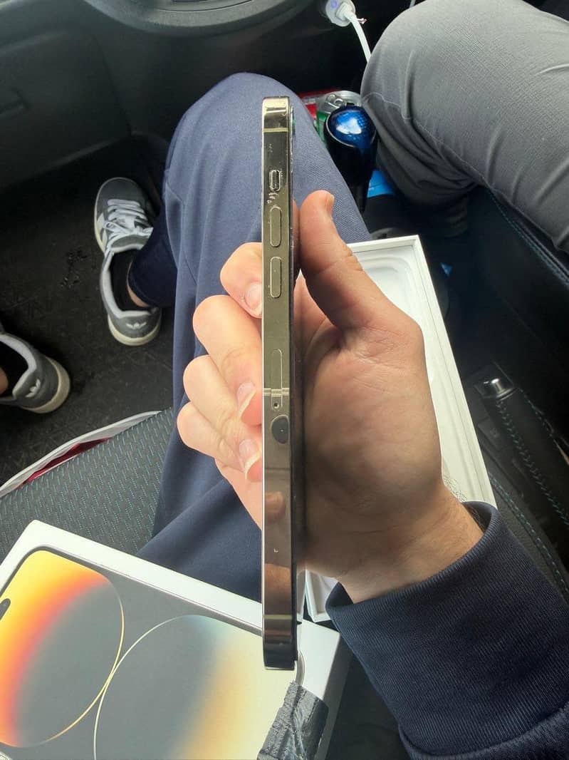 Apple iPhone 14 Pro Max 1