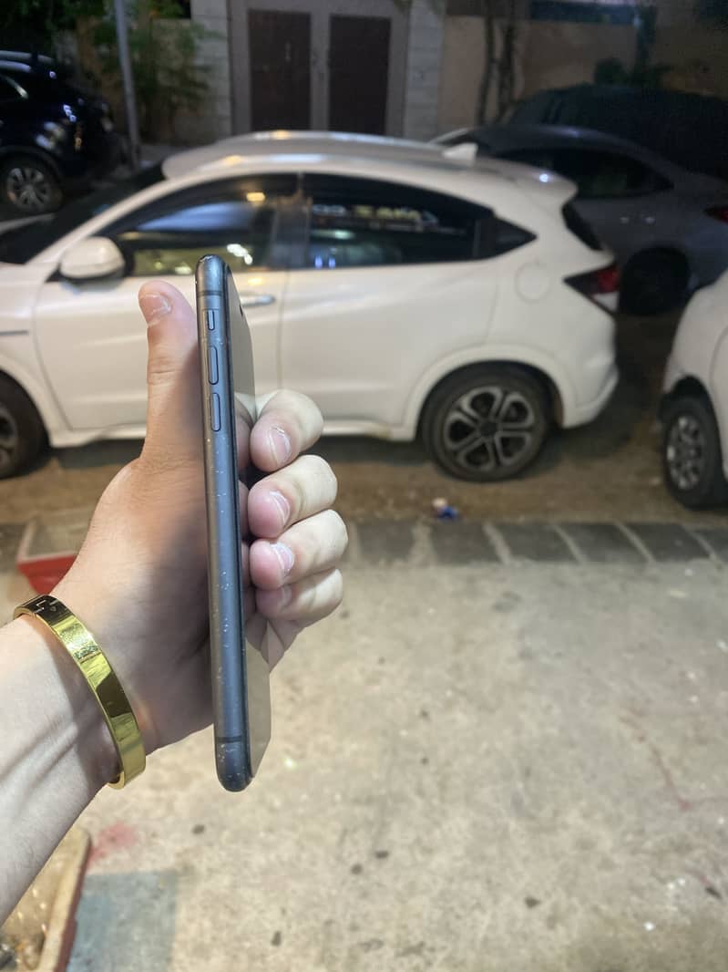 Apple iPhone 11 0