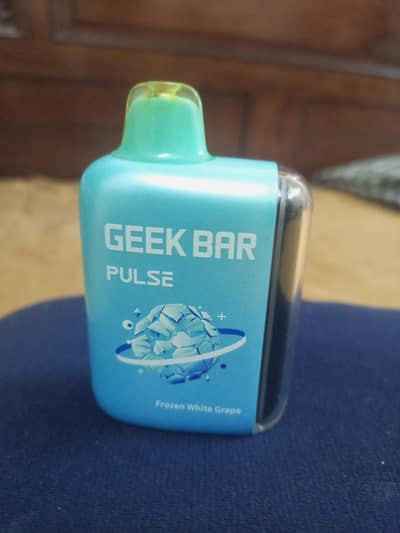 Geek Bar Pulse 15000 Puffs Disposable Vape - Frozen White Grape