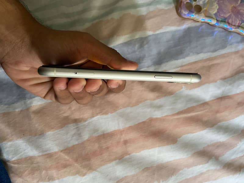 Apple iPhone 11 3
