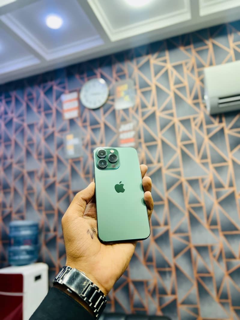 Apple iPhone 13 Pro 0
