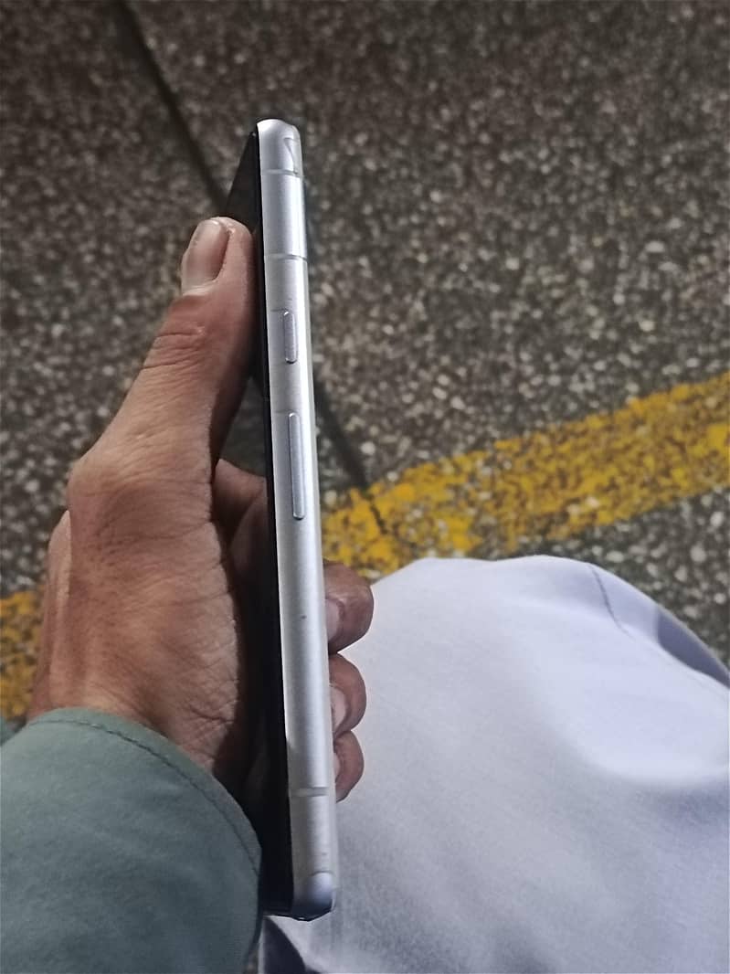 Google Pixel 7a 5