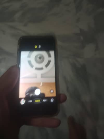Apple iPhone SE