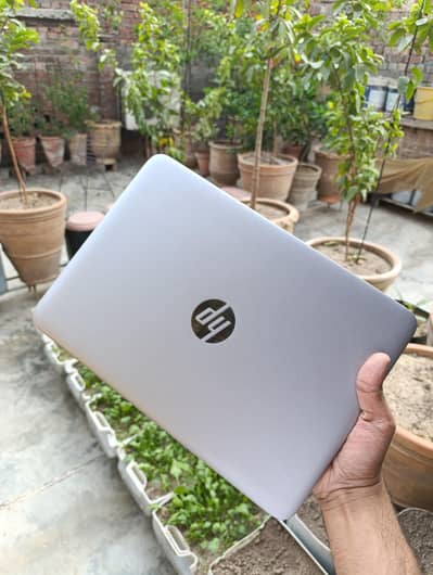 HP elitebook i5 pro 7th generation 10/10 lush condition.