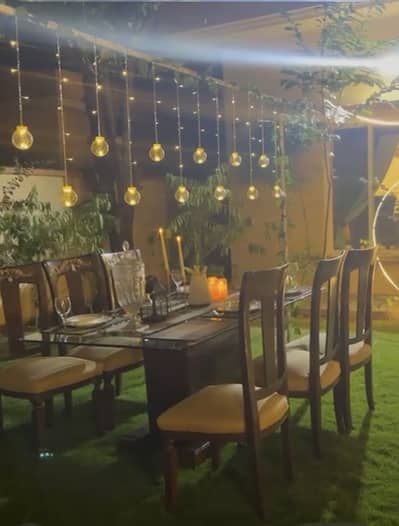 Heritage Dinning Table 6 x Chairs