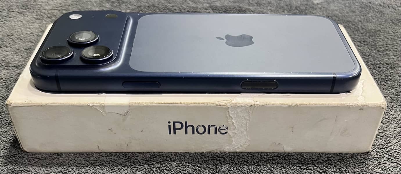 Apple iPhone 17 Pro Max 3