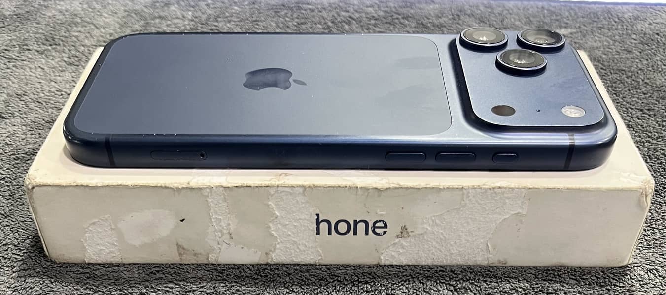 Apple iPhone 17 Pro Max 4