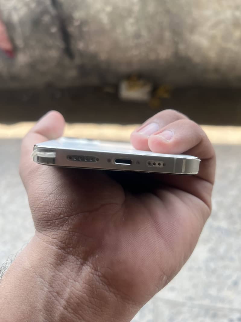 Apple iPhone 13 Pro Max 4