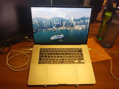 Macbook 2019 16" 16 512gb 6gb graphics card i7 6-core