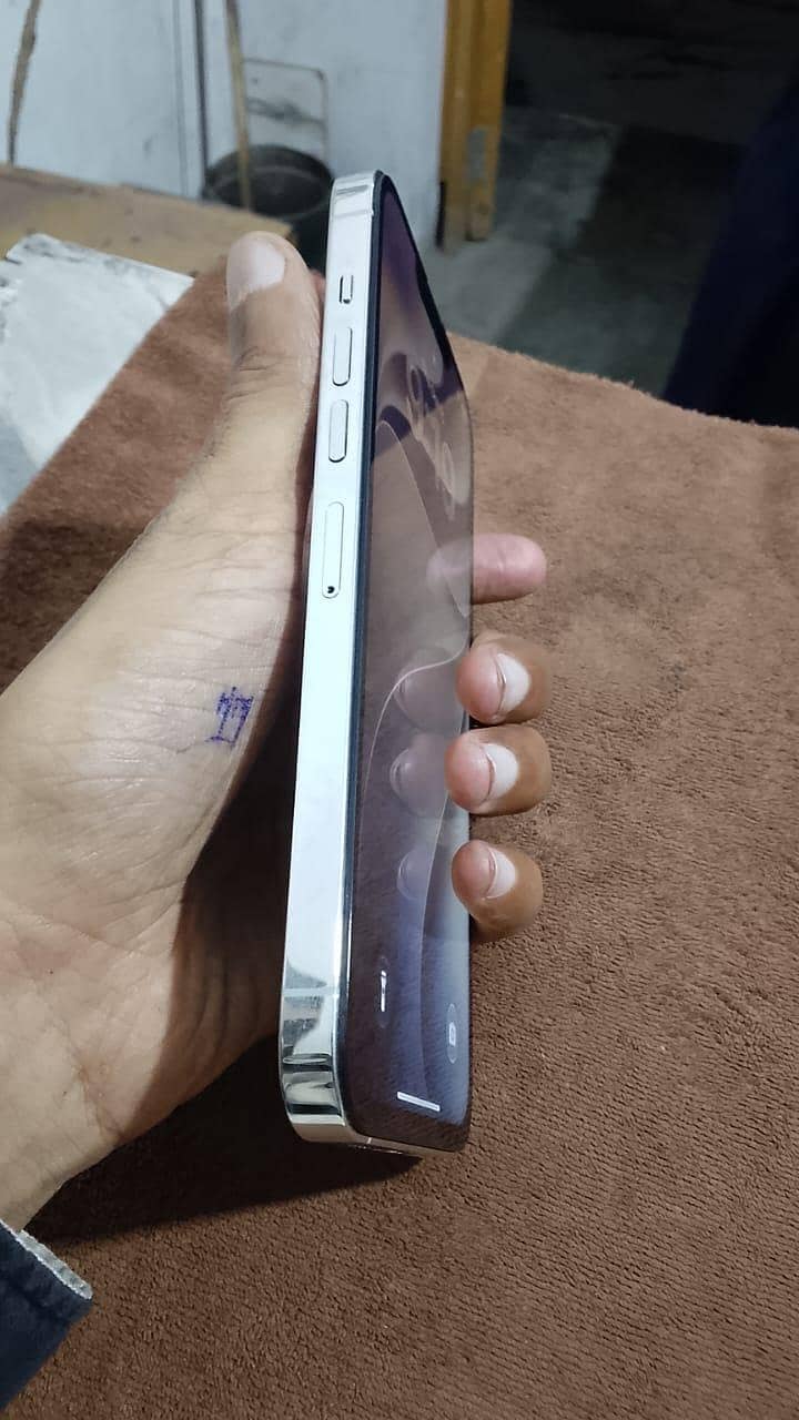 Apple iPhone 13 Pro Max 2