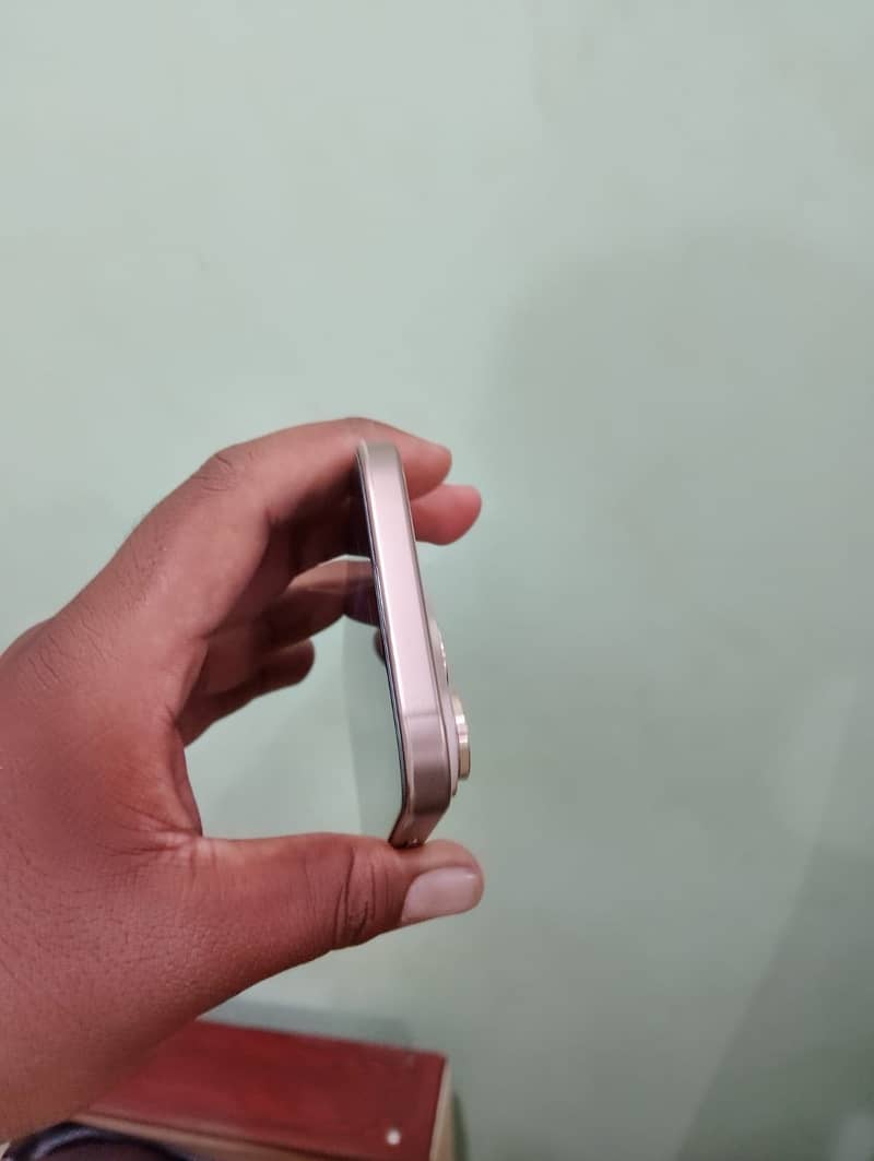 Apple iPhone 16 Pro Max 3