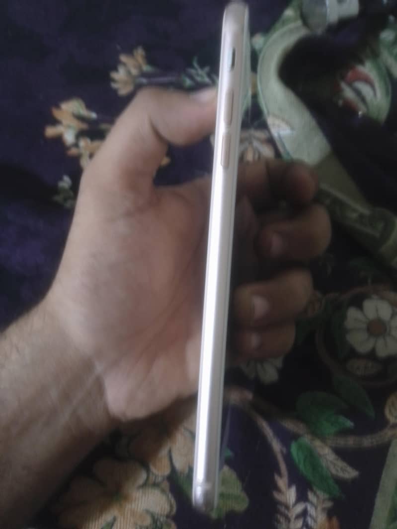 Apple iPhone 8 Plus 4
