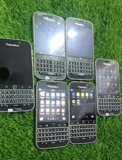 Blackberry Q20 classic. . Pta official approved (just new condition)