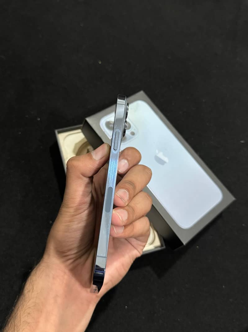 Apple iPhone 13 Pro Max 4