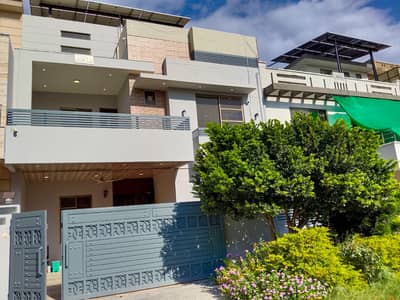 10 Marla double story house available for sale