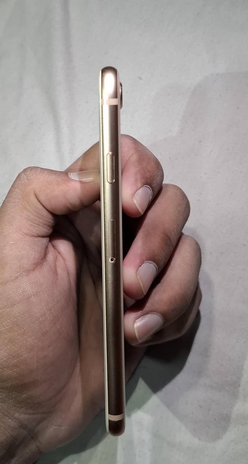 Apple iPhone 8 3