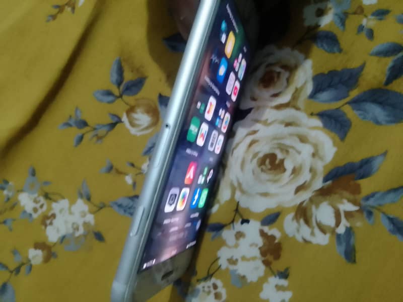 Apple iPhone 7 1