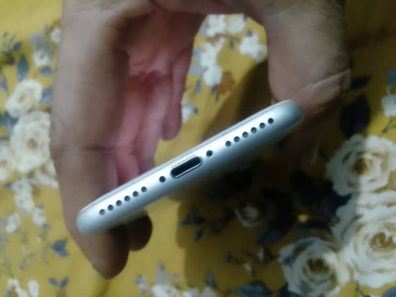 Apple iPhone 7 4