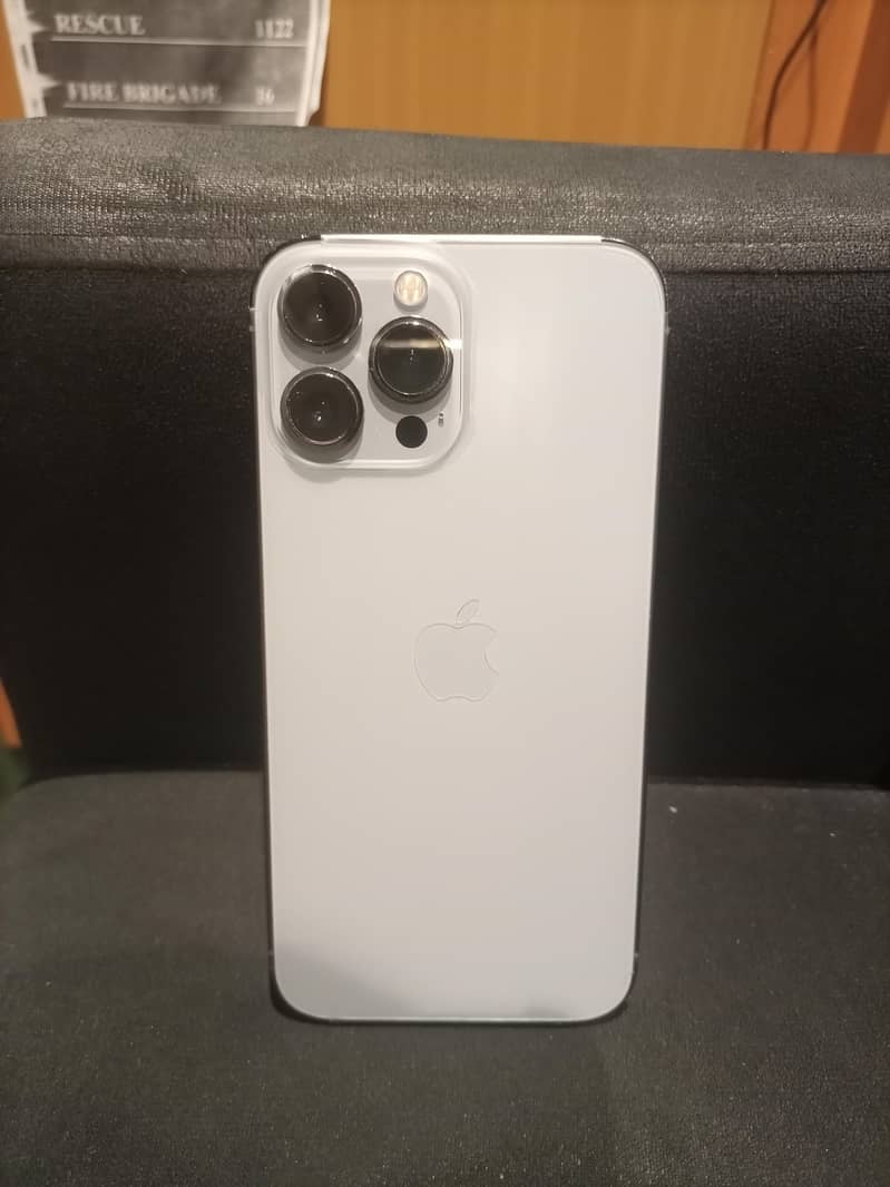 Apple iPhone 13 Pro Max 4