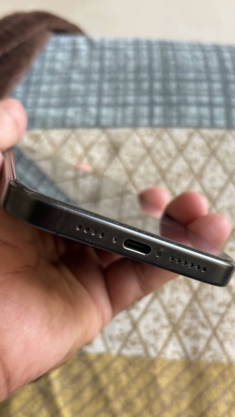 Apple iPhone 15 Pro Max 6