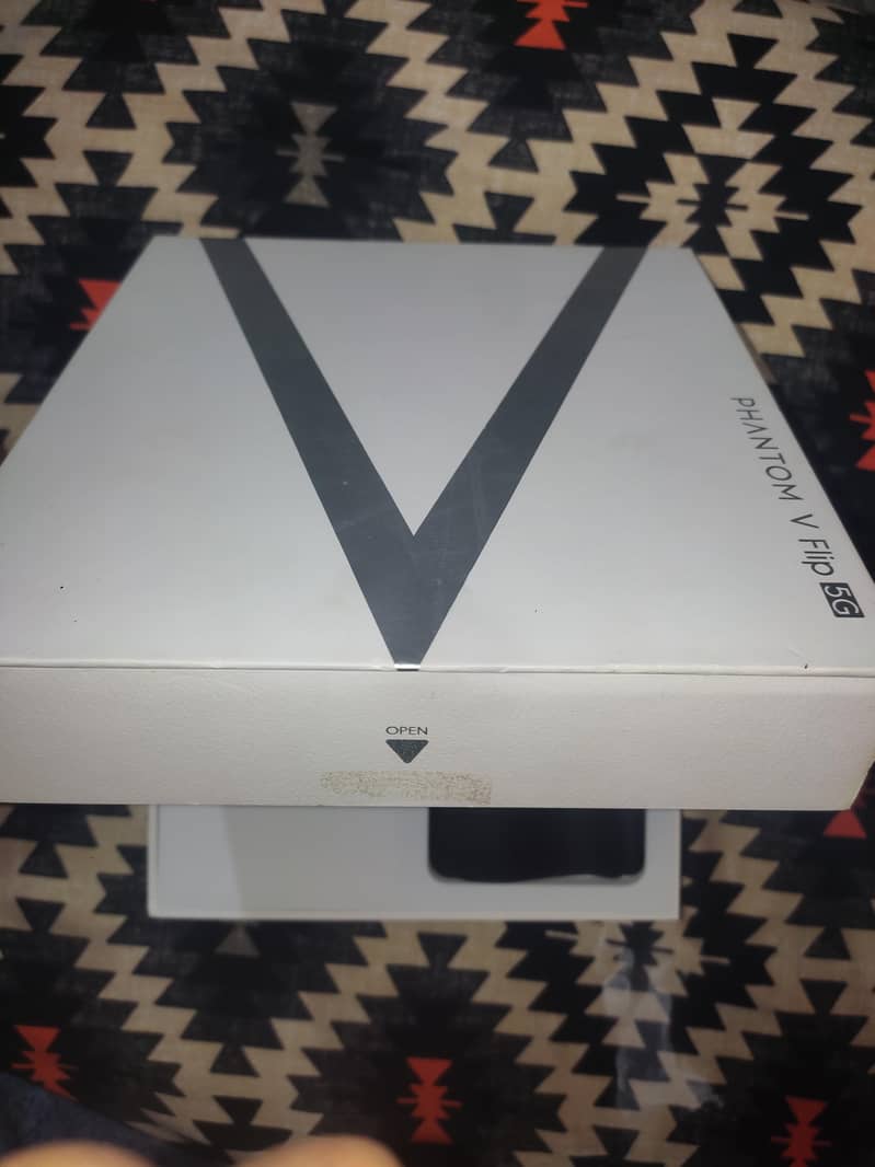 Tecno Phantom V Flip 1