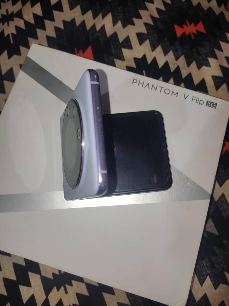 Tecno Phantom V Flip 4