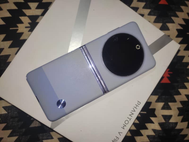 Tecno Phantom V Flip 7