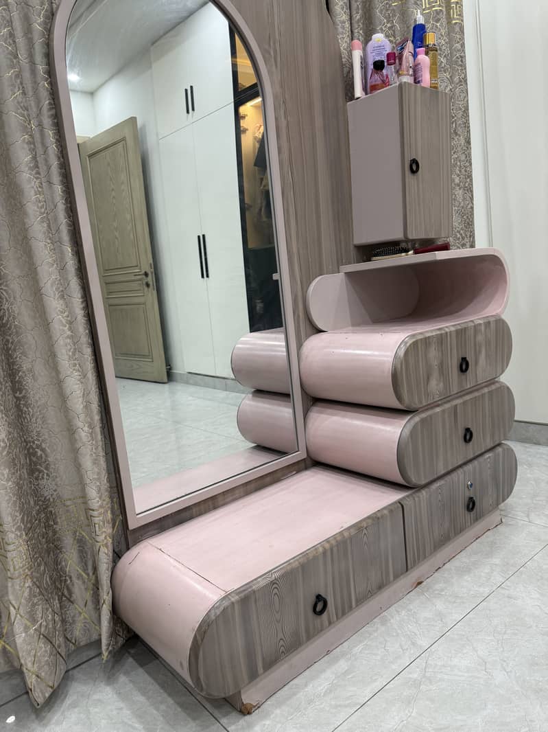 Bed Set with 2 Side Tables & Dressing Table 3