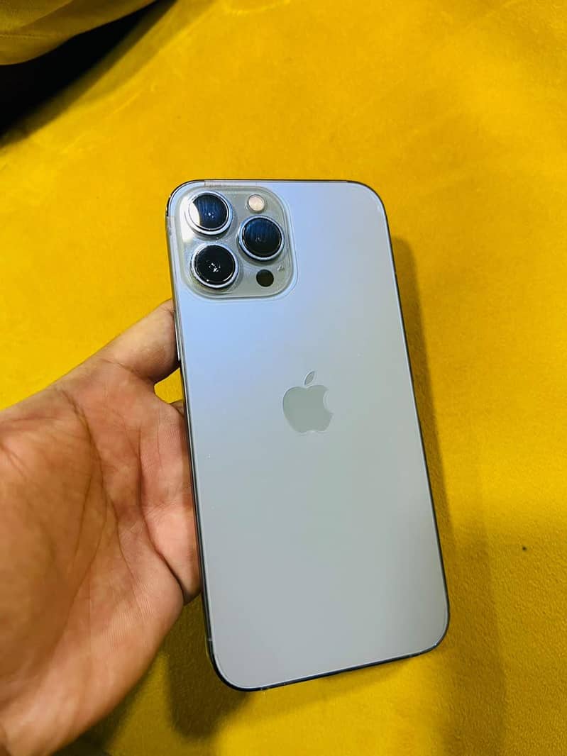 Apple iPhone 13 Pro Max 1