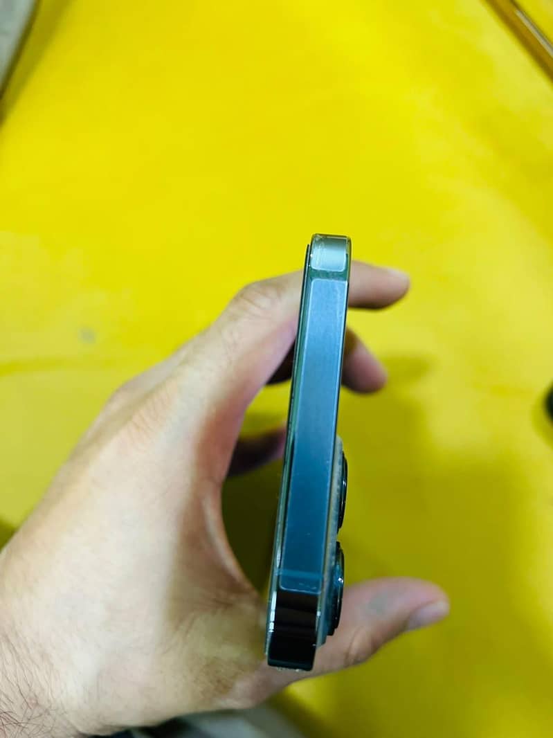 Apple iPhone 13 Pro Max 3