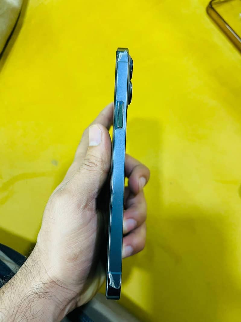 Apple iPhone 13 Pro Max 4
