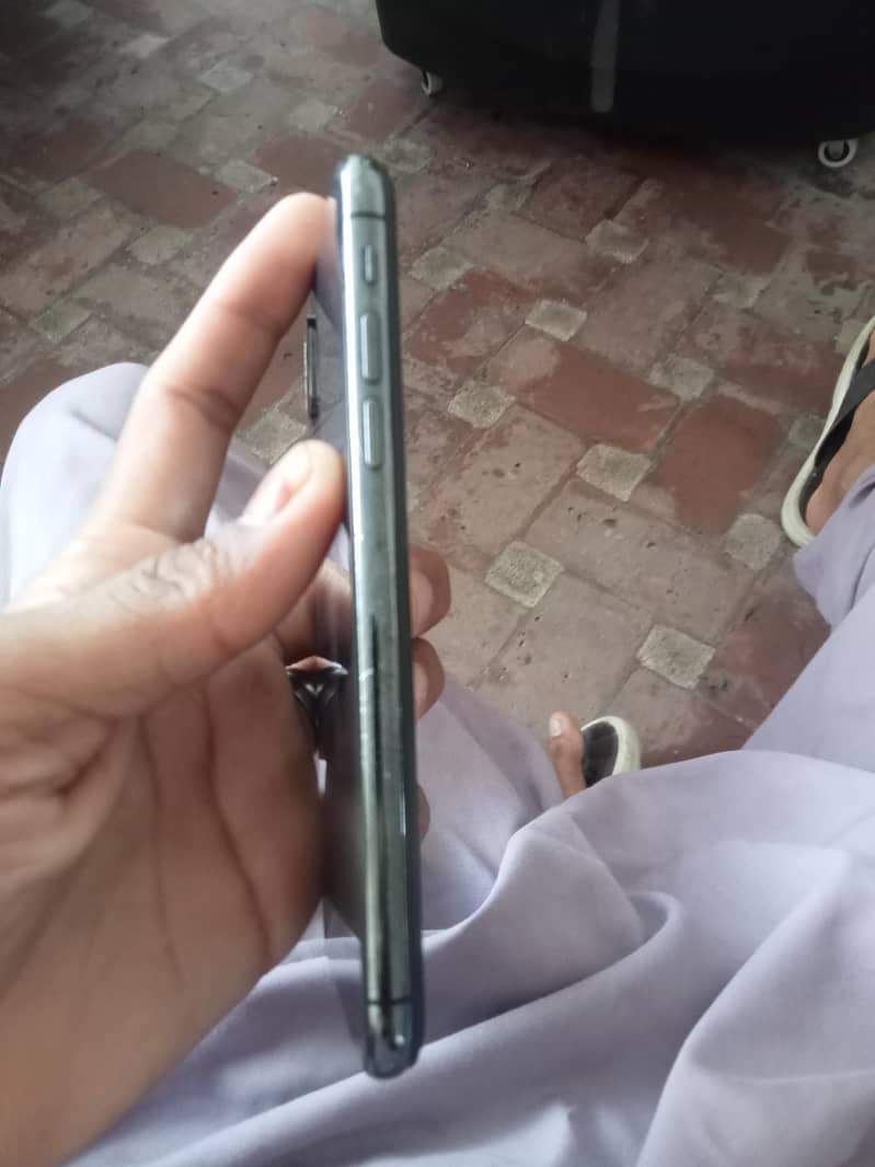 iPhone X 4