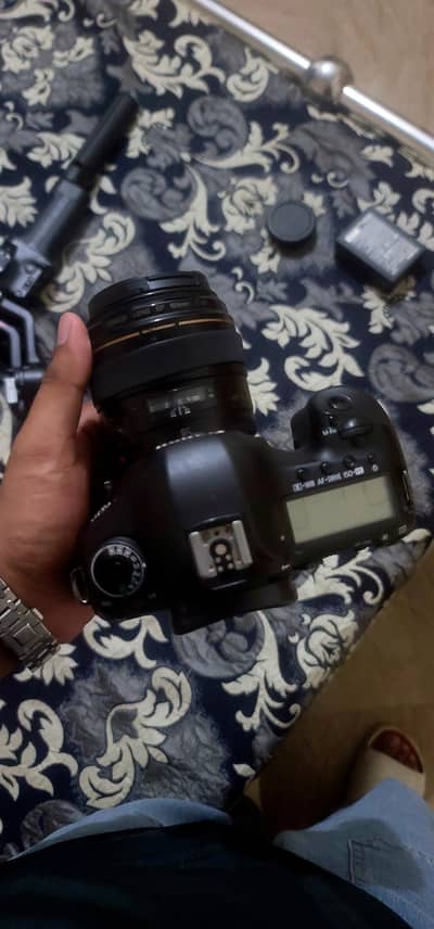 Canon 5d mark iii with 85mm 1.8